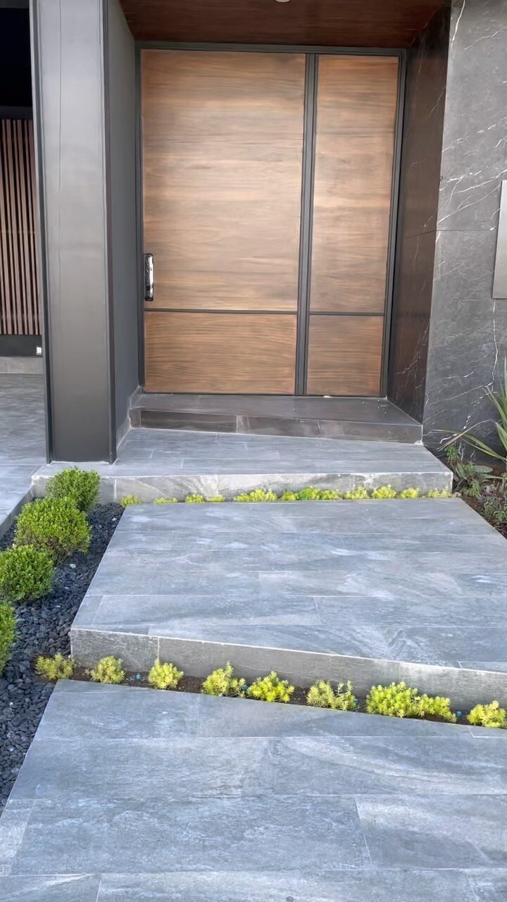 Instagram post from solucionenmobiliario. This post is in position 28.