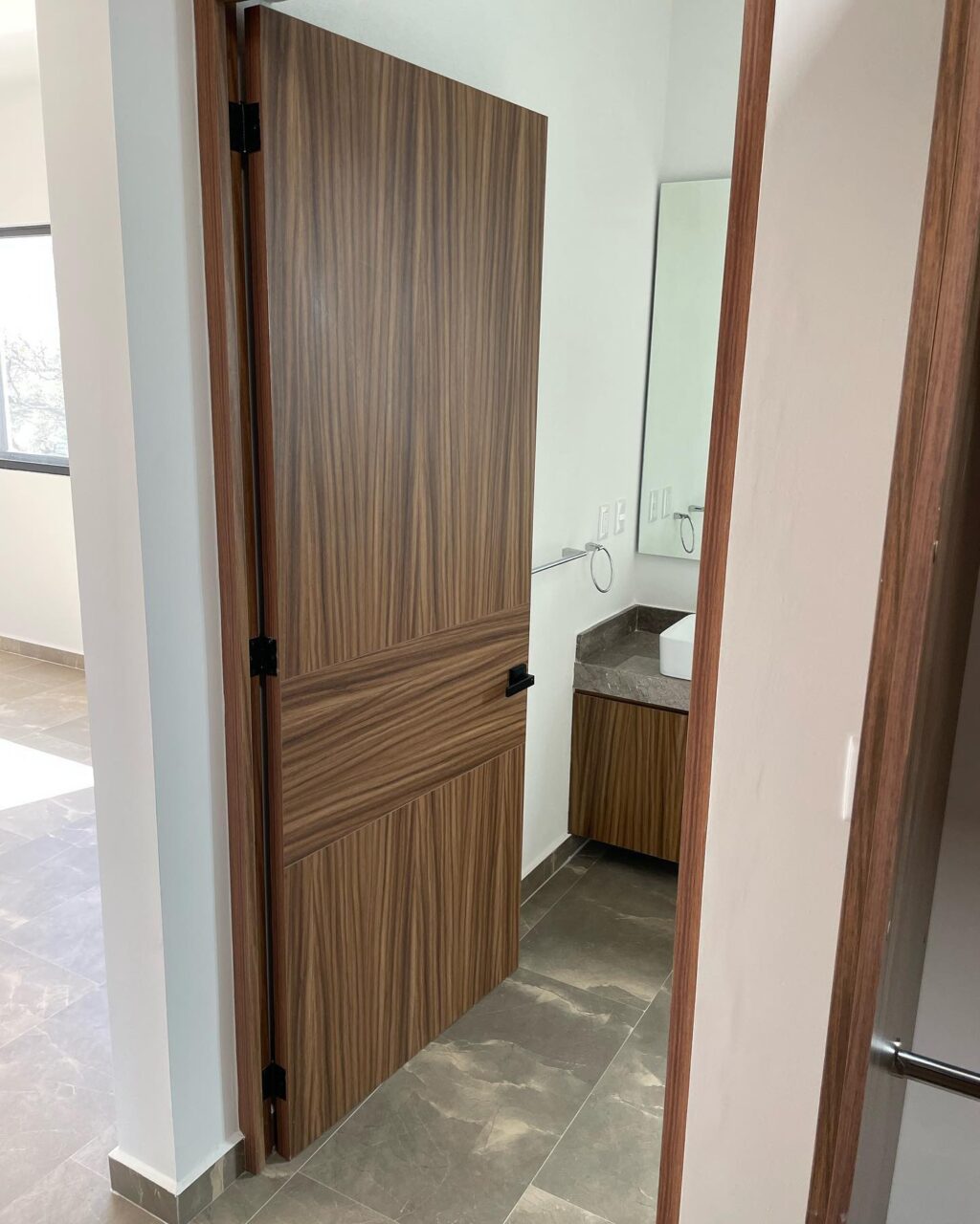 Instagram post from solucionenmobiliario. This post is in position 2.