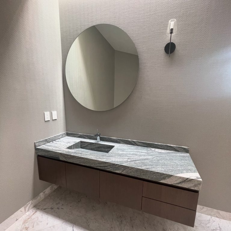 Instagram post from solucionenmobiliario. This post is in position 16.