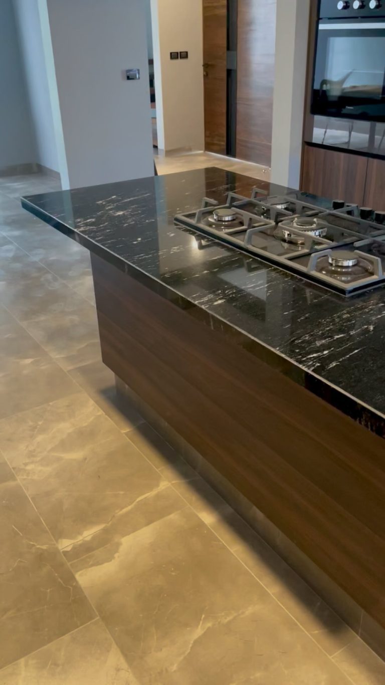 Instagram post from solucionenmobiliario. This post is in position 9.